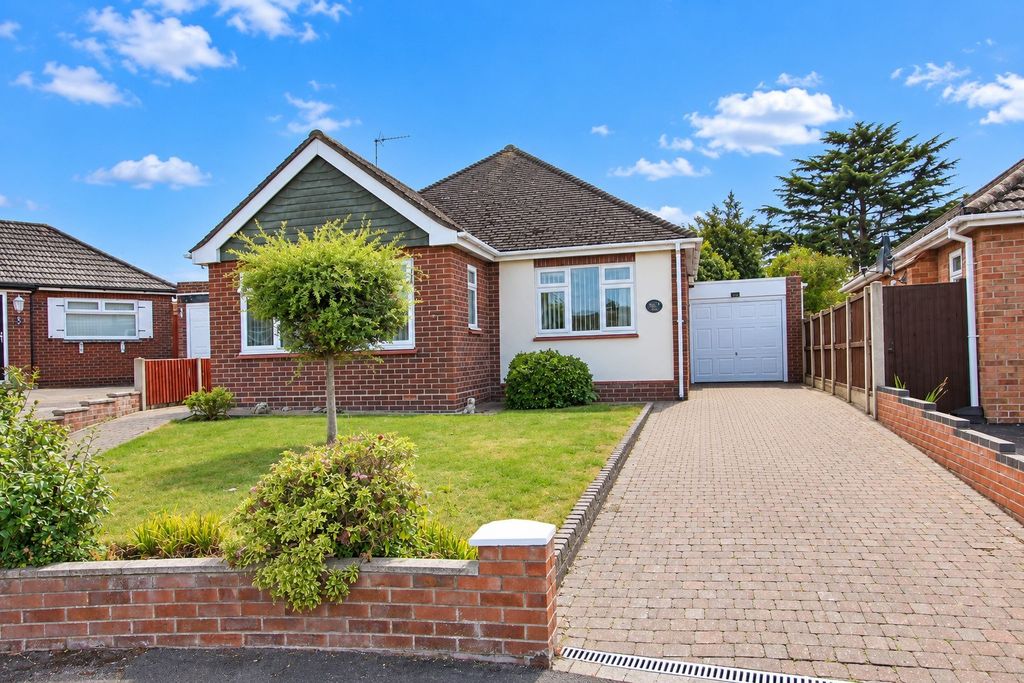Property photo 1 of 14 Merrymount Gardens, Clacton On Sea, Co15 6Np