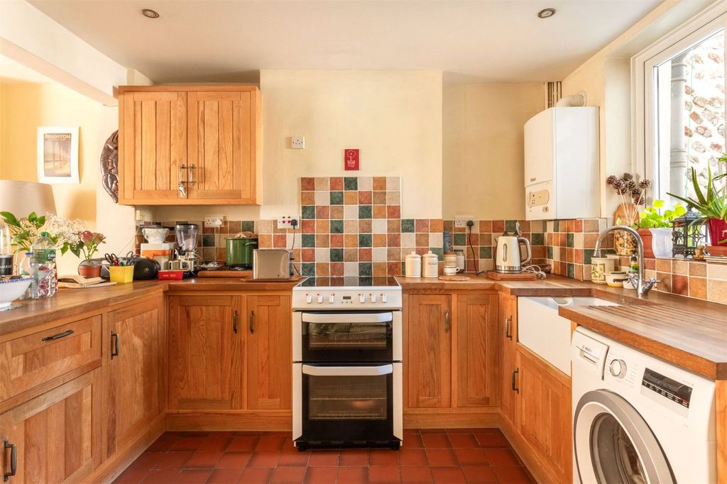 Property photo 2 of 18 Picture No. 14
