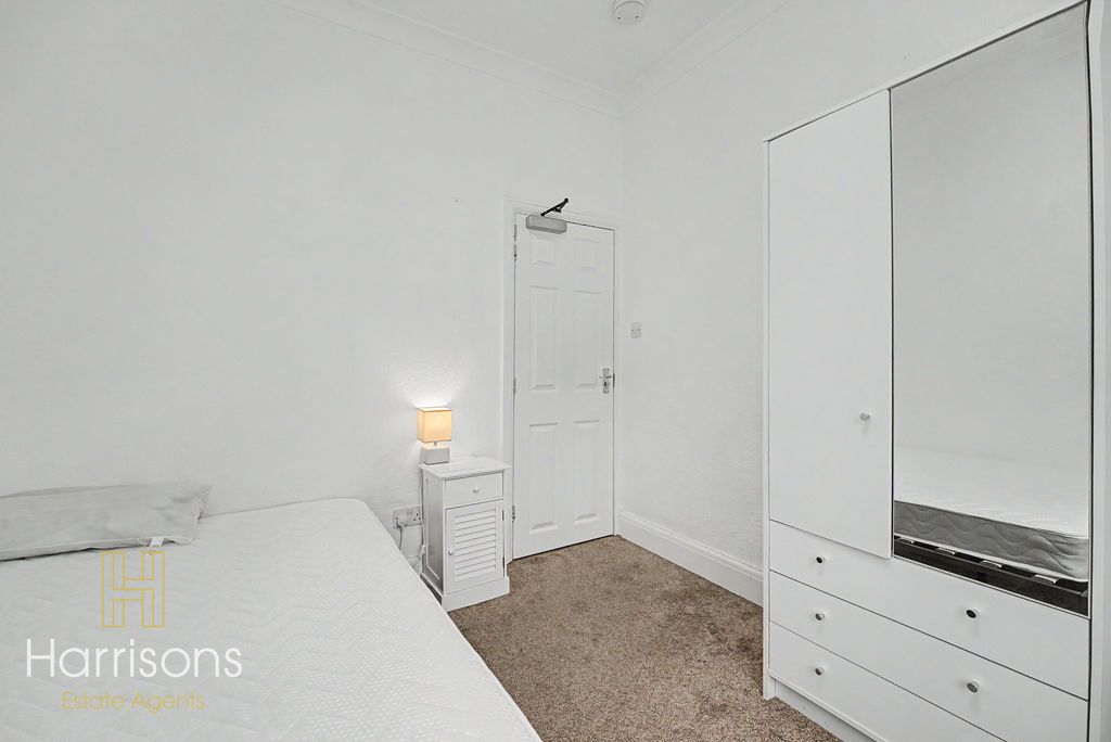 Property photo 1 of 13 Photo 6