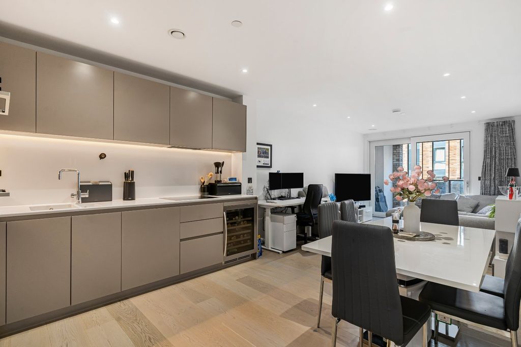 Property photo 1 of 29 Reception/Kitchen