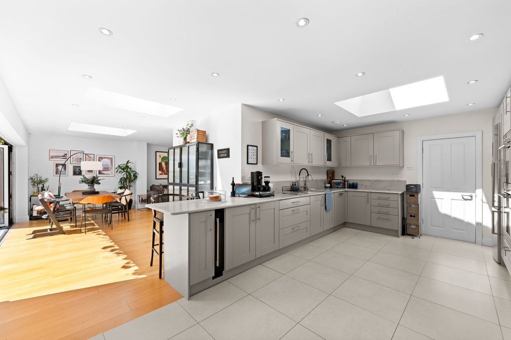 Property photo 3 of 29