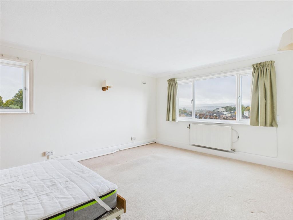 Property photo 2 of 9 24 Crescent Mansions - 06.Jpg