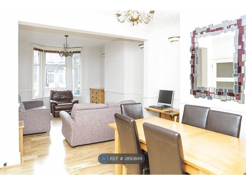 Property photo 2 of 15 Living/Dinning Room