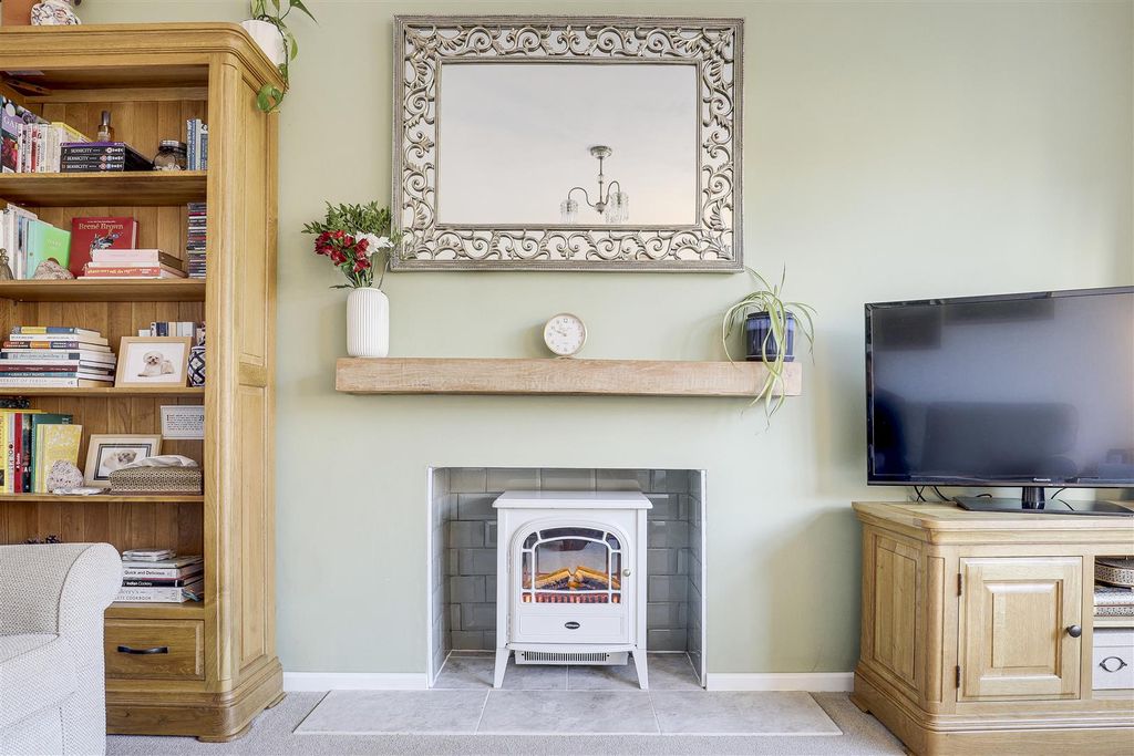 Property photo 3 of 20 12281.Jpg