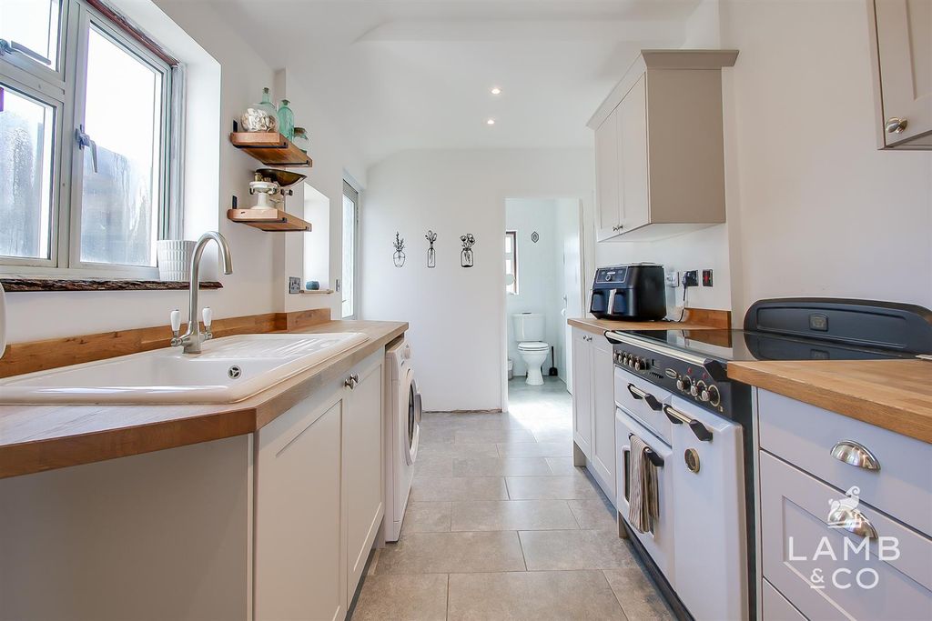 Property photo 2 of 14 Kitchen