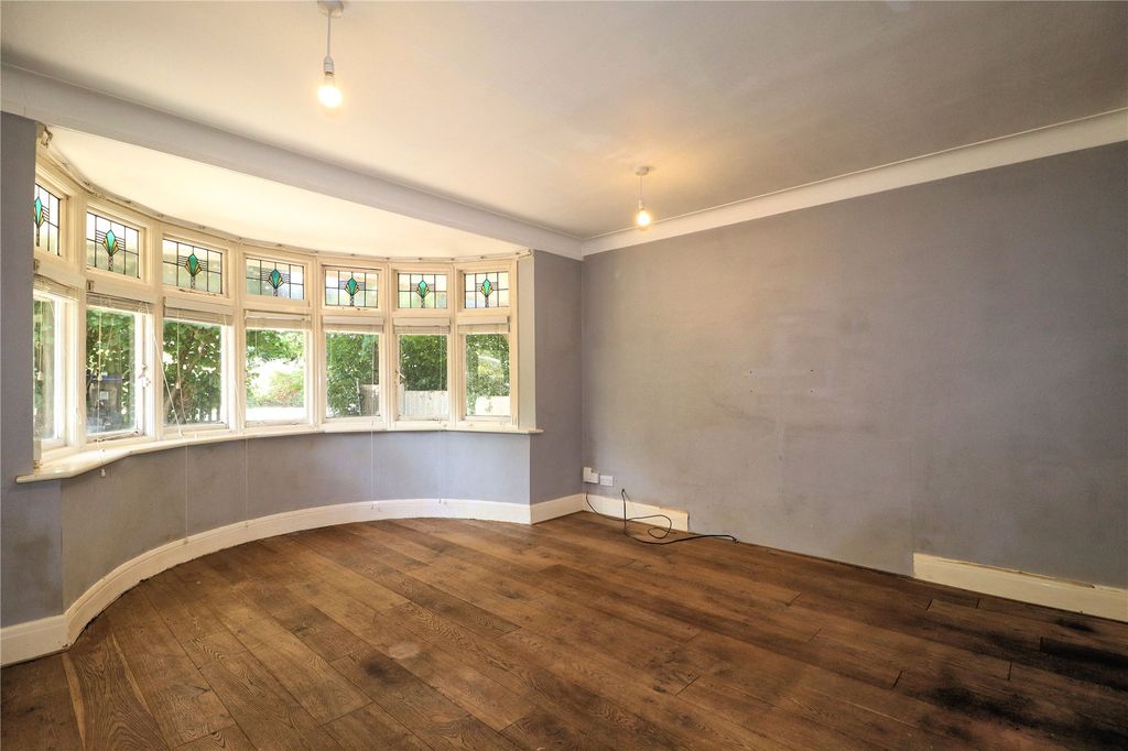 Property photo 2 of 11 Picture No. 28