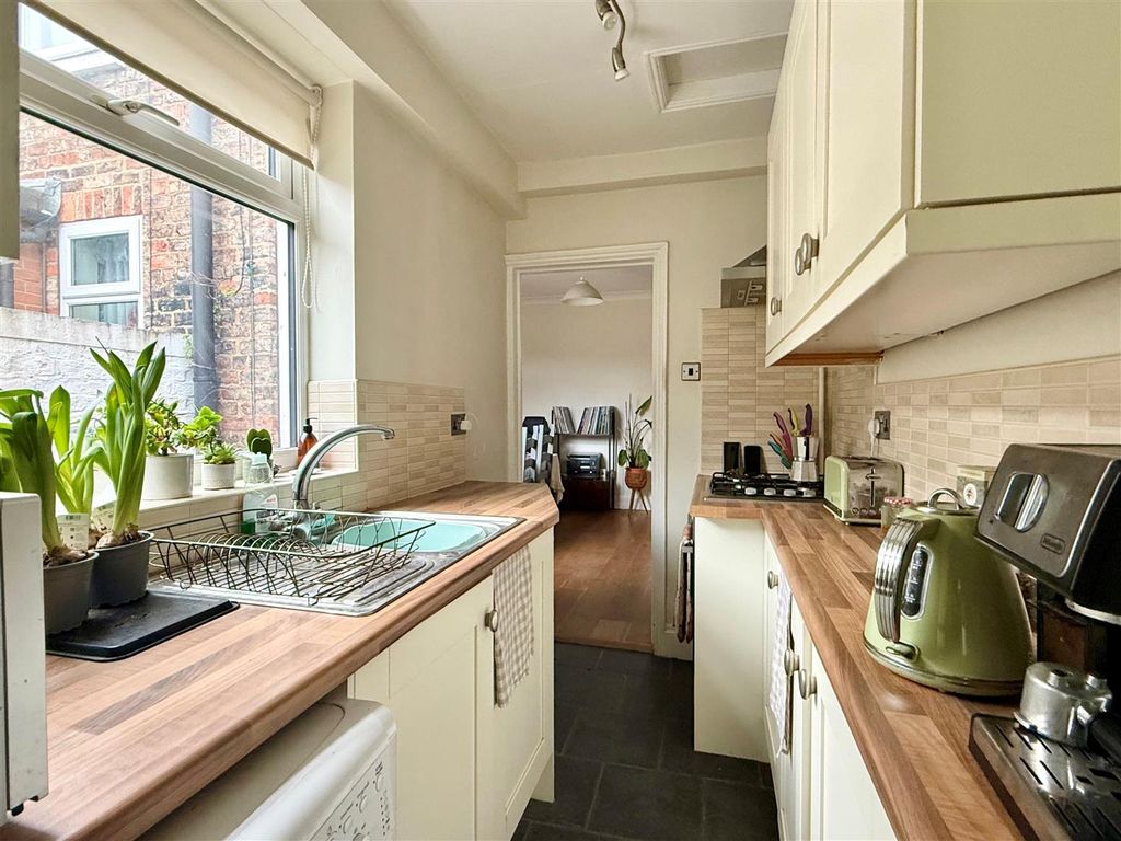Property photo 2 of 8 Kitchen.Jpg
