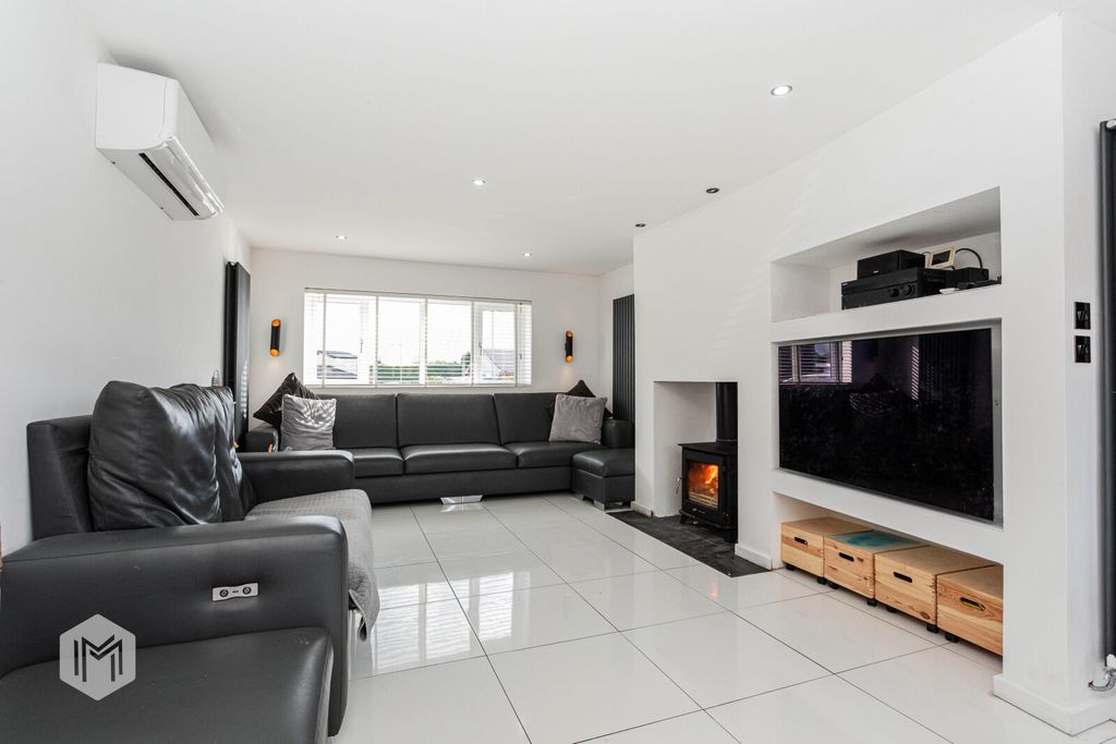 Property photo 2 of 31 Picture No. 16