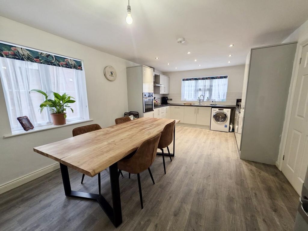 Property photo 3 of 15 Kitchen