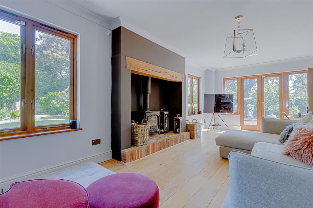 Property photo 3 of 41 Church Road (31).Jpg
