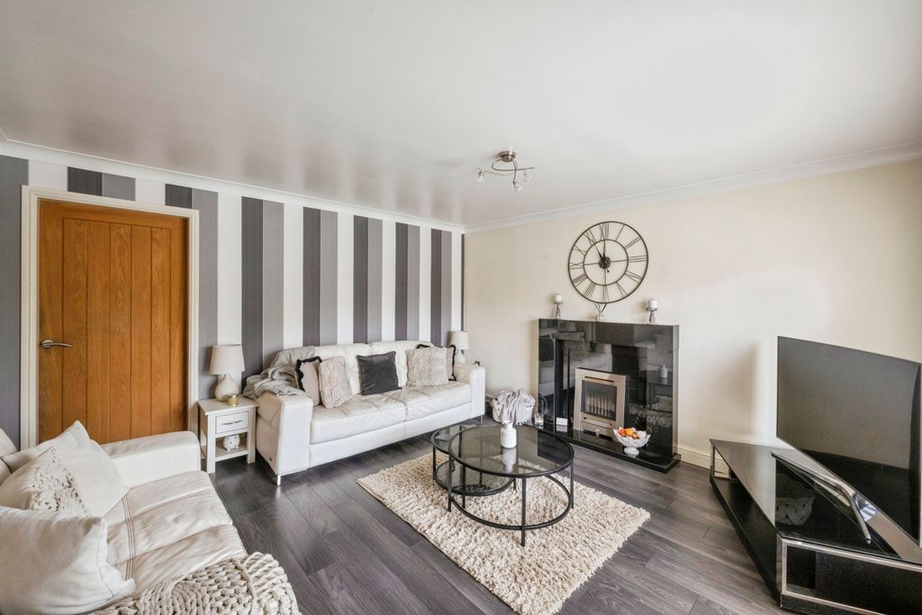 Property photo 2 of 25 01