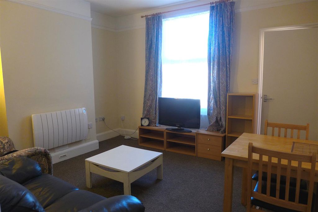 Property photo 3 of 5 Lounge .Jpg