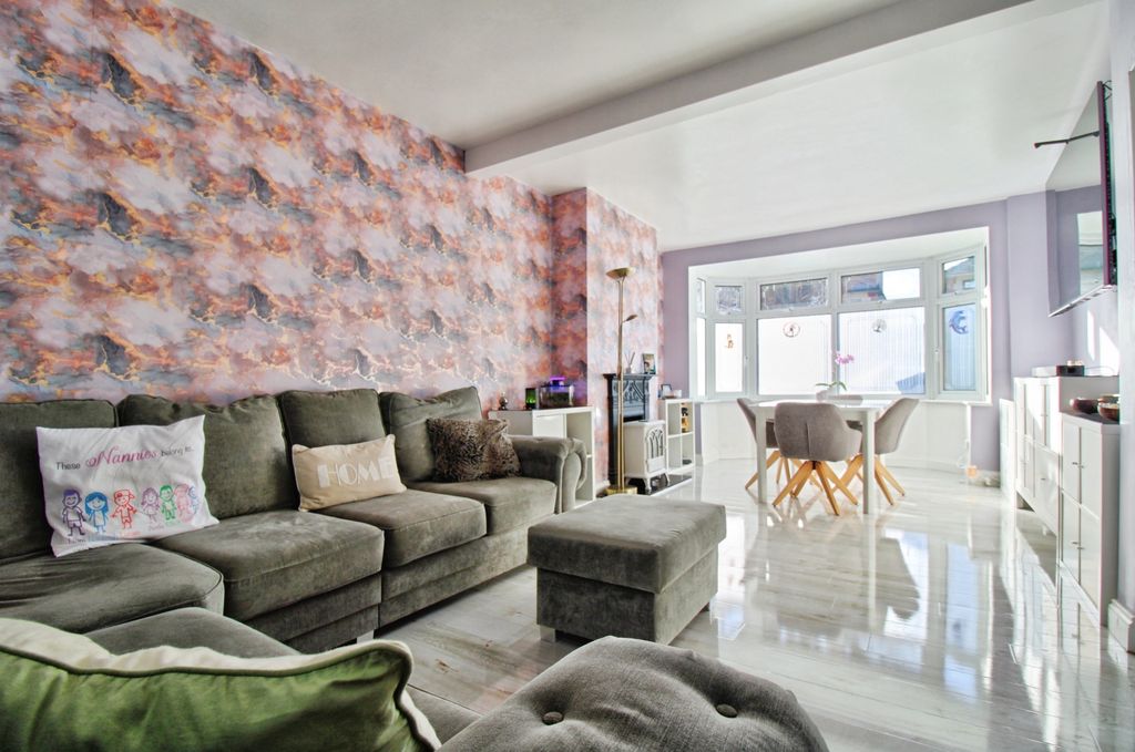 Property photo 3 of 22 10