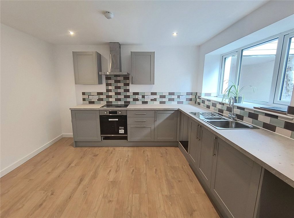 Property photo 2 of 9 Picture No. 06