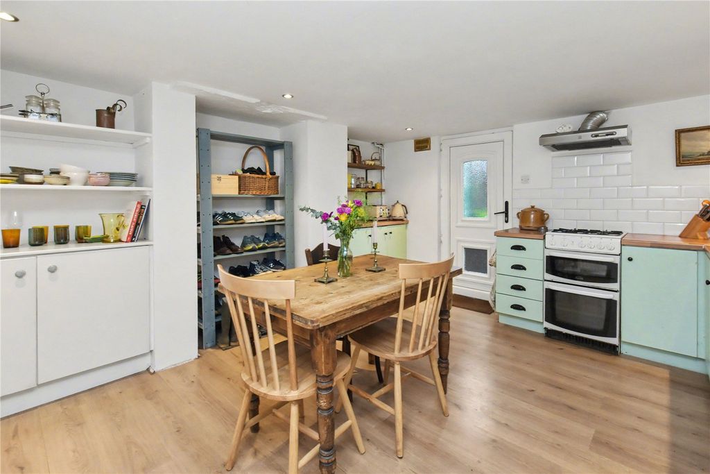 Property photo 3 of 18 Picture 3