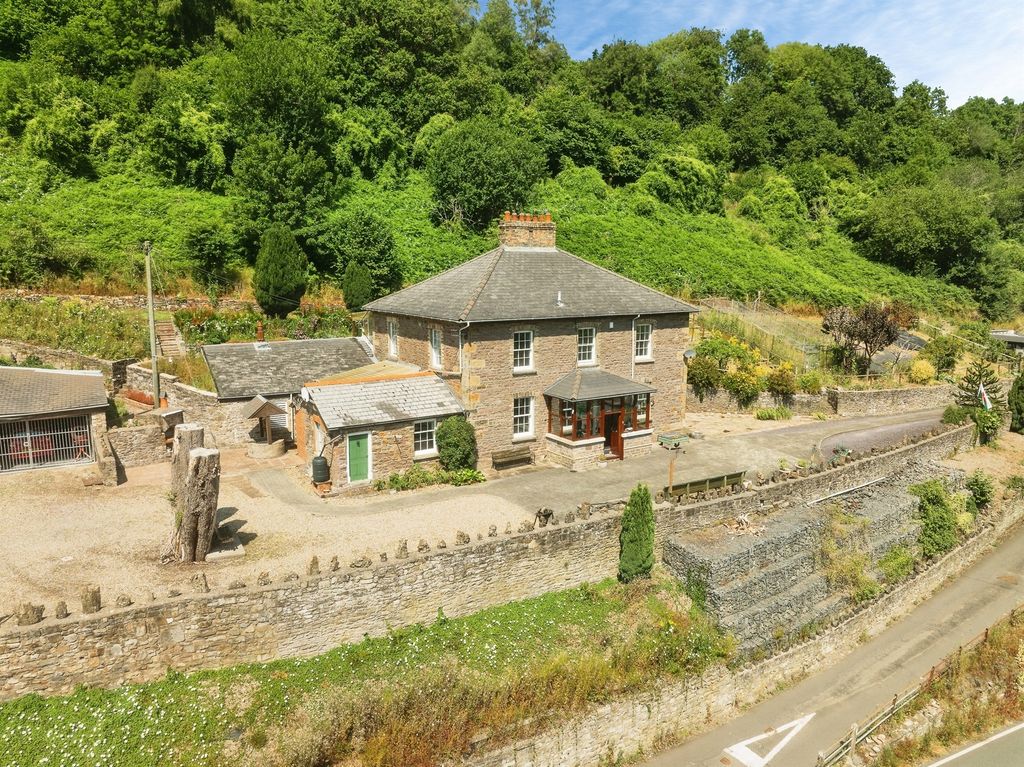 Property photo 1 of 33