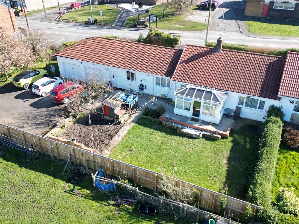 Property photo 1 of 27 Externally