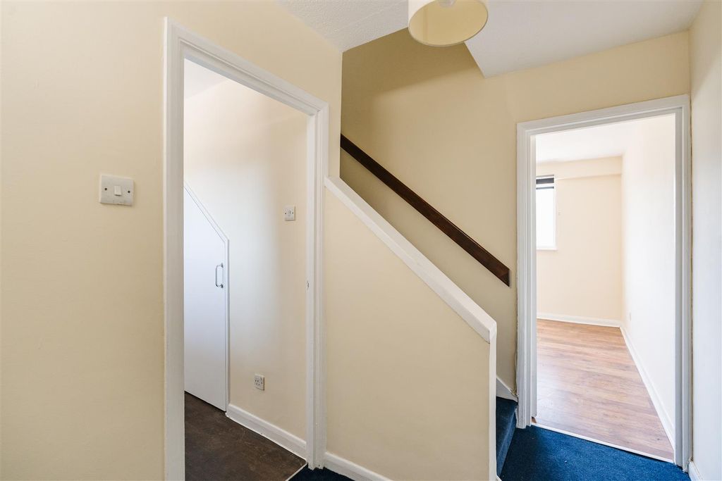 Property photo 3 of 13 Eagle_Court-05.Jpg