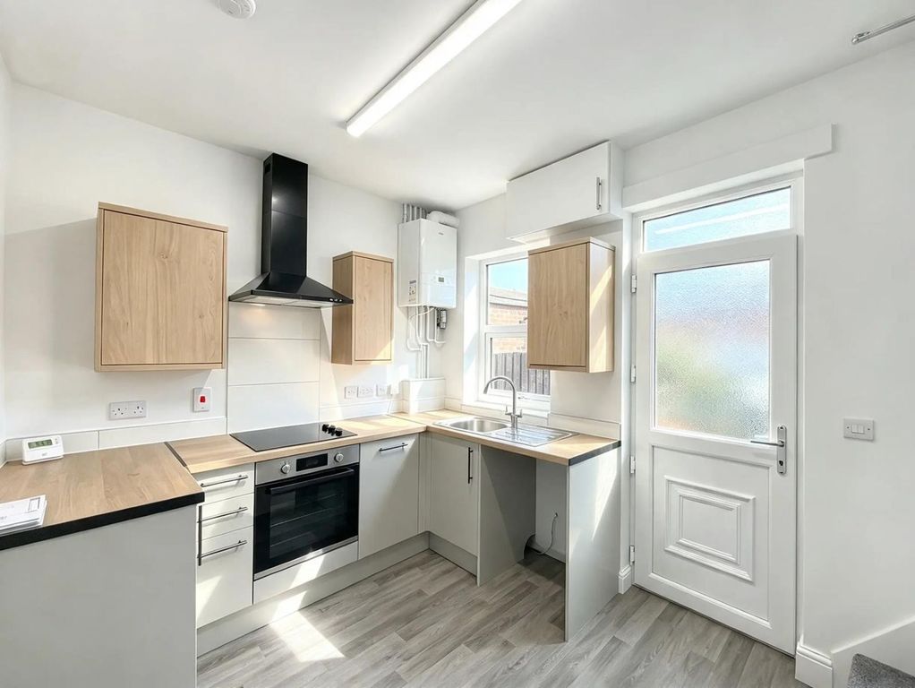 Property photo 2 of 9 Kitchen