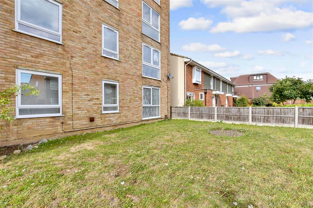 Property photo 2 of 12 Communal Gardens