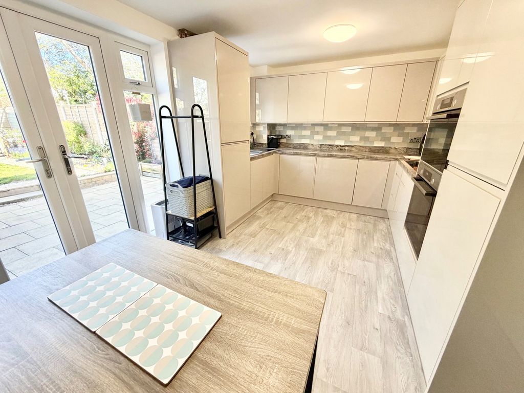 Property photo 2 of 23