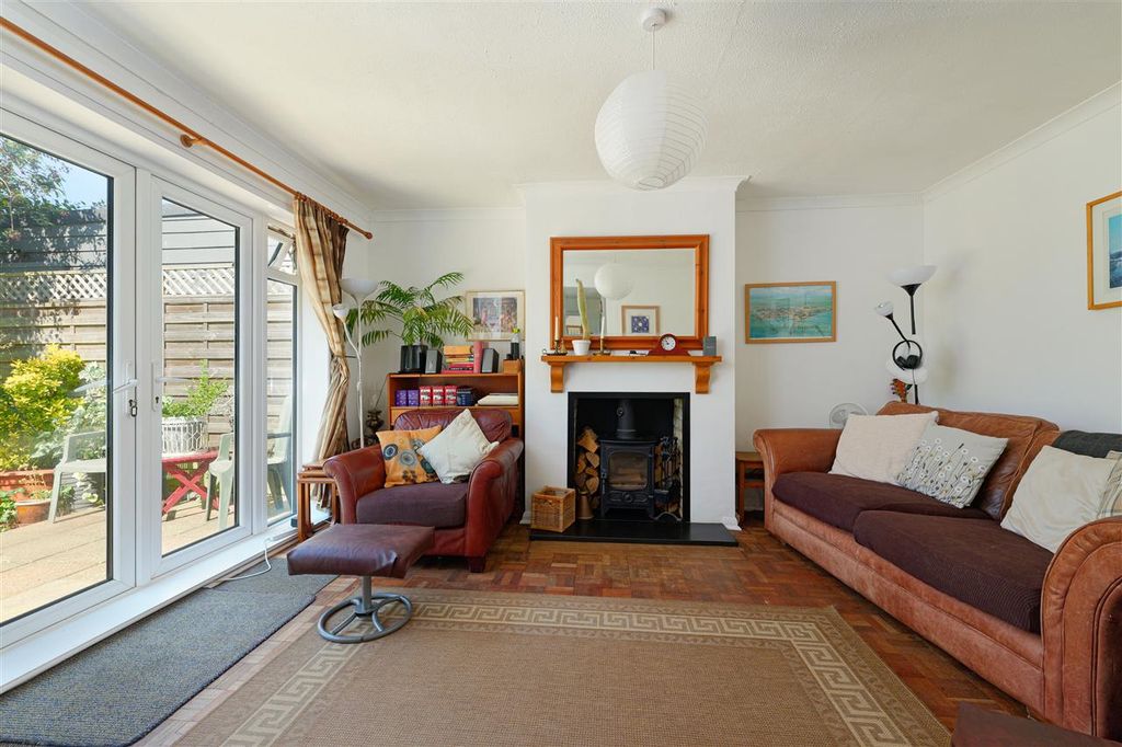 Property photo 2 of 30