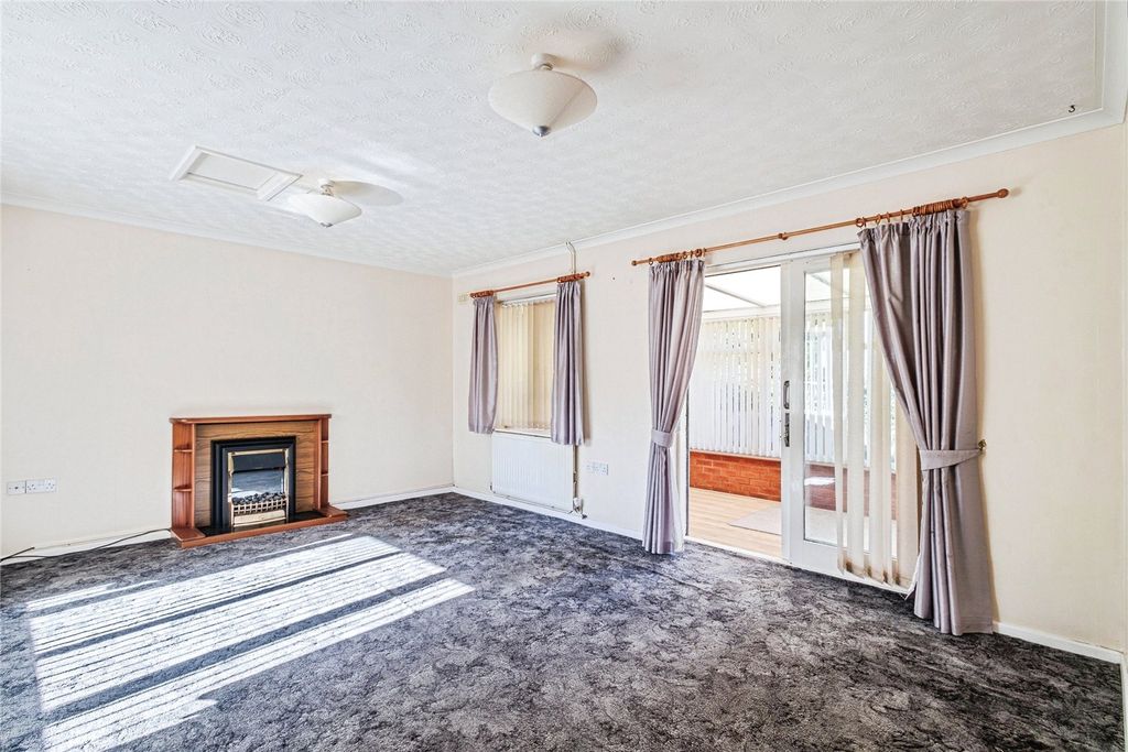 Property photo 3 of 10 Lounge