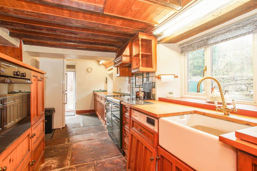 Property photo 2 of 19 Dining Kitchen