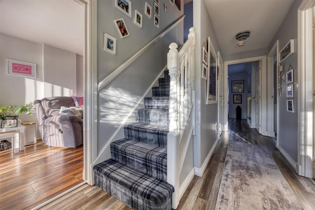 Property photo 3 of 32 18_Honeywell_Grove_Stepps_009.Jpeg