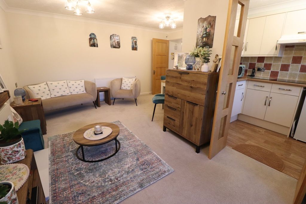 Property photo 2 of 11