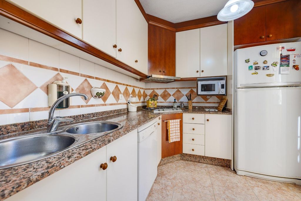 Property photo 3 of 42