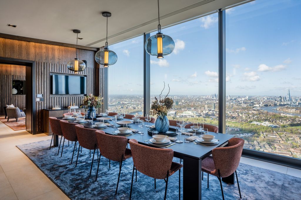 Property photo 3 of 22 London Dining 2.Jpg