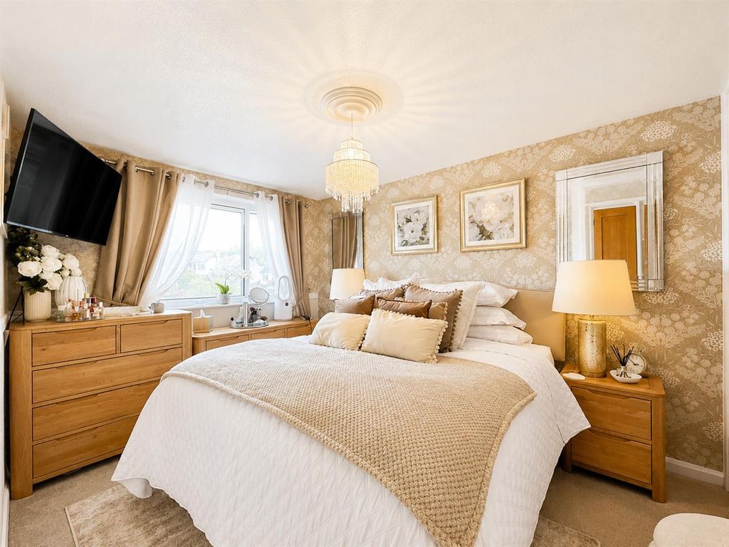 Property photo 3 of 18 Bedroom 1.Png