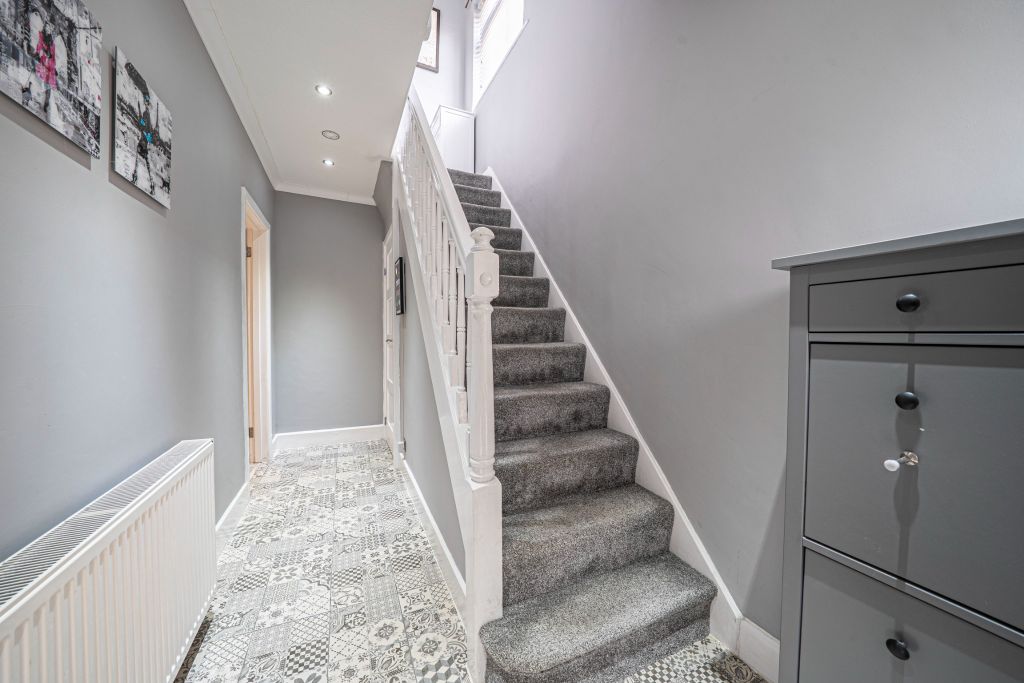 Property photo 2 of 26