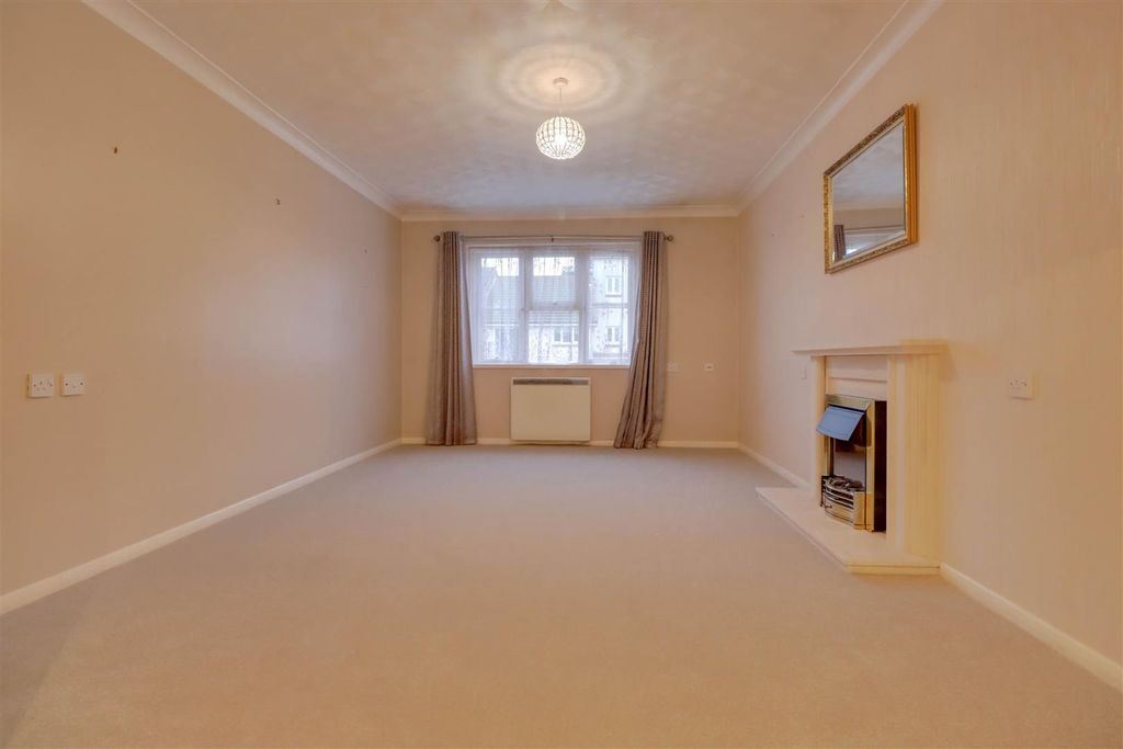 Property photo 2 of 10 60 Sycamoure Court-2.Jpg