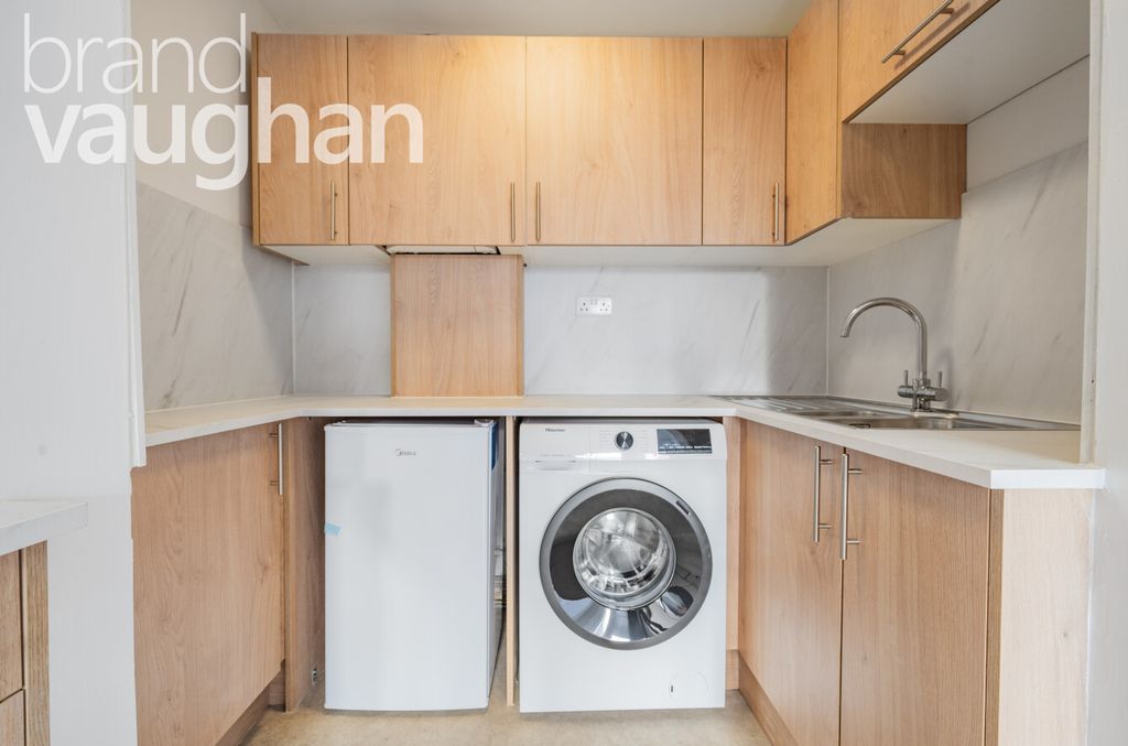 Property photo 2 of 12 Kitchen