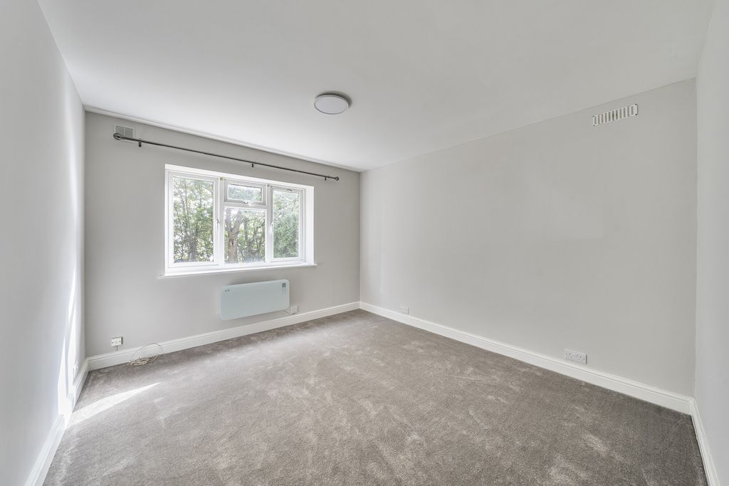 Property photo 2 of 18 1348970-1-68B85c3...