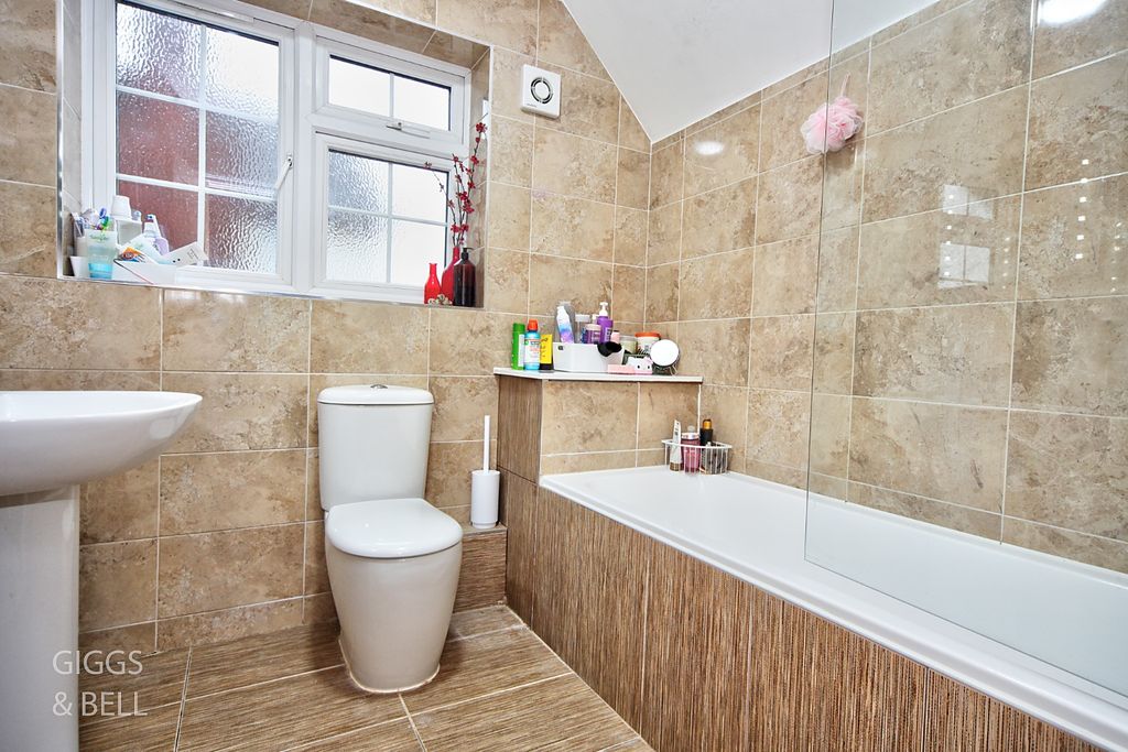 Additional image 20 of 4 bed detached house for saleOld Bedford Road, Luton, Bedfordshire LU2