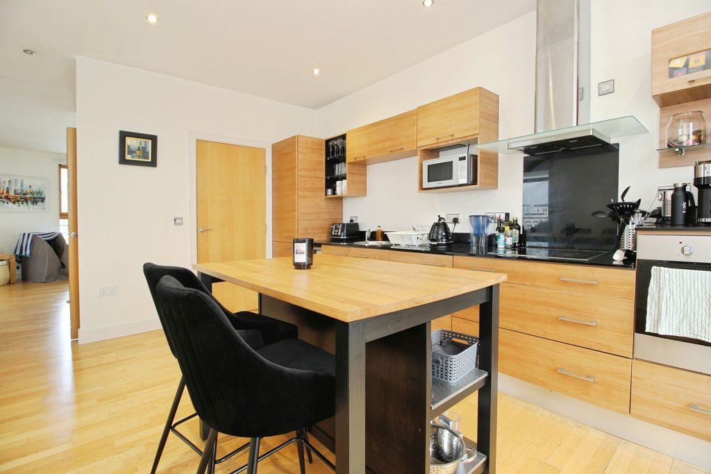 Property photo 3 of 16 Kitchen