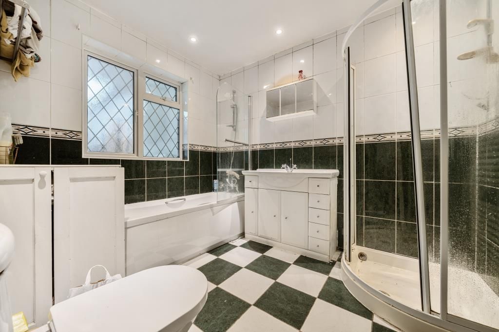 Property photo 3 of 21 Bathroom