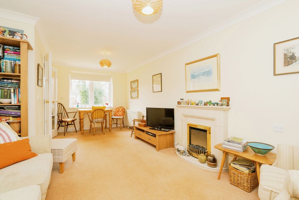 Property photo 1 of 12 Lounge