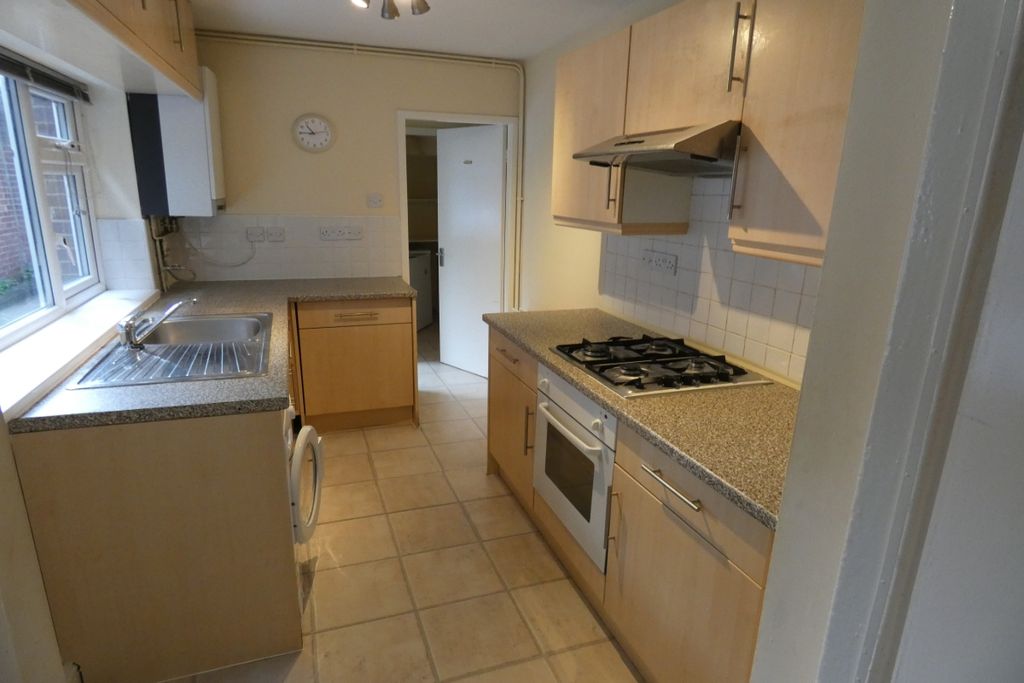 Property photo 2 of 7 Kitchen
