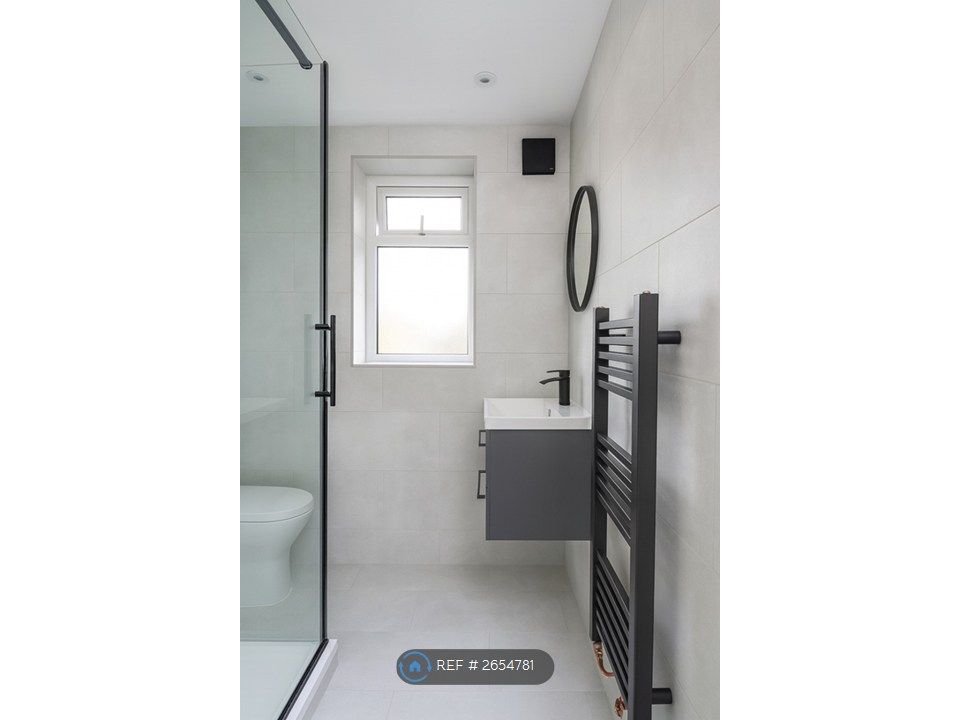 Property photo 3 of 11 Family Bathroom