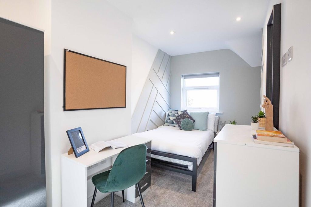 Additional image 9 of 6 bed shared accommodation to rentCromwell Road, Stanmore SO22