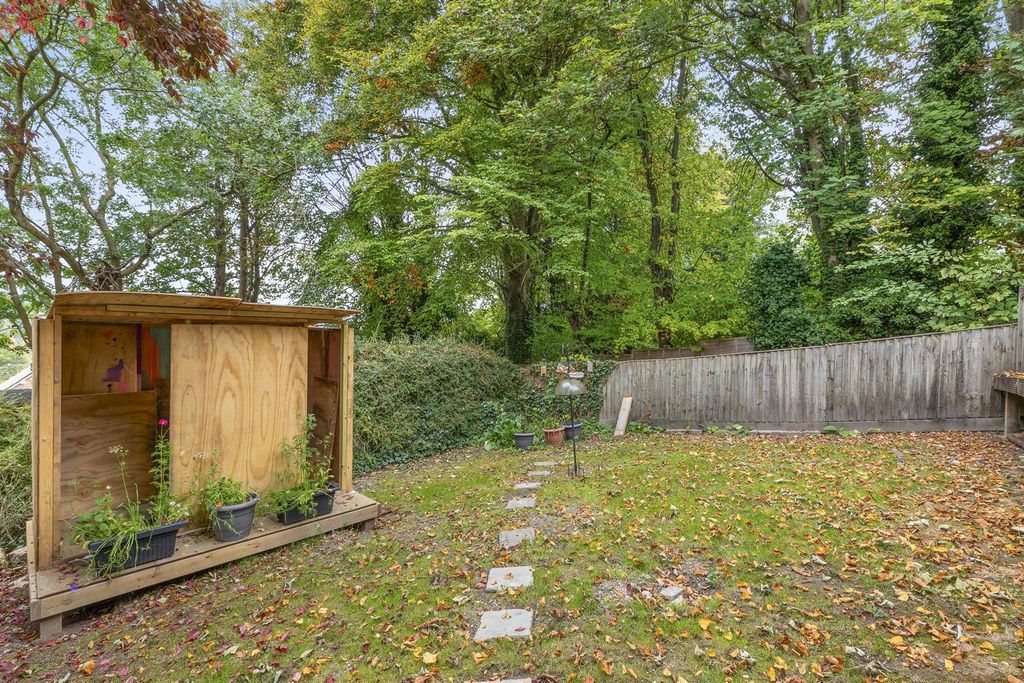 Property photo 2 of 13 10 Rectory Avenue, Hp13 6Hw-11.Jpg