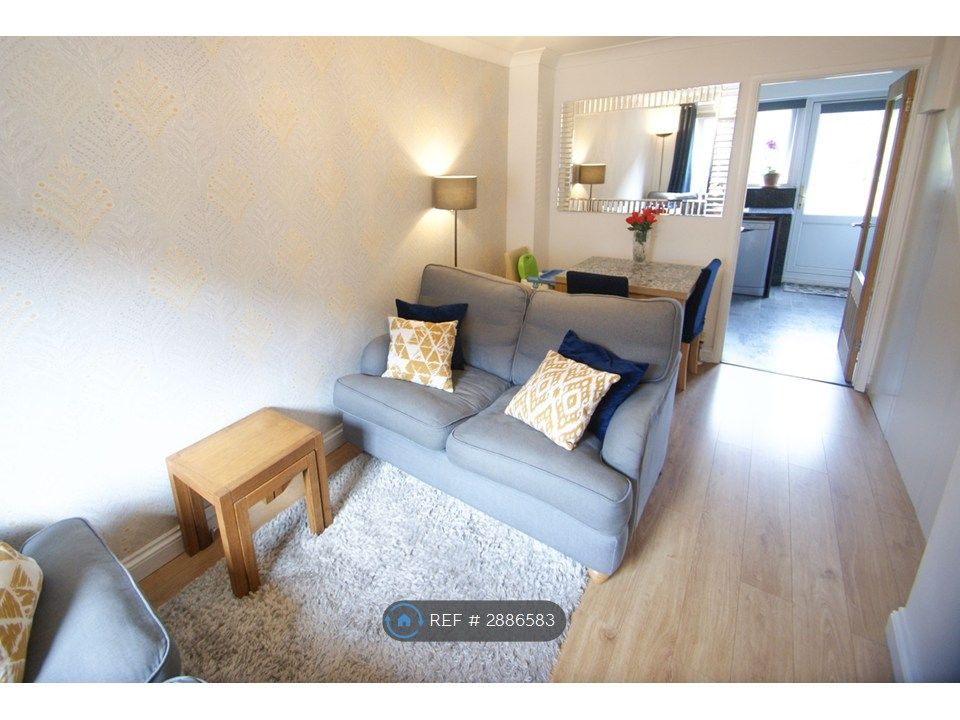 Property photo 1 of 7 Living Room