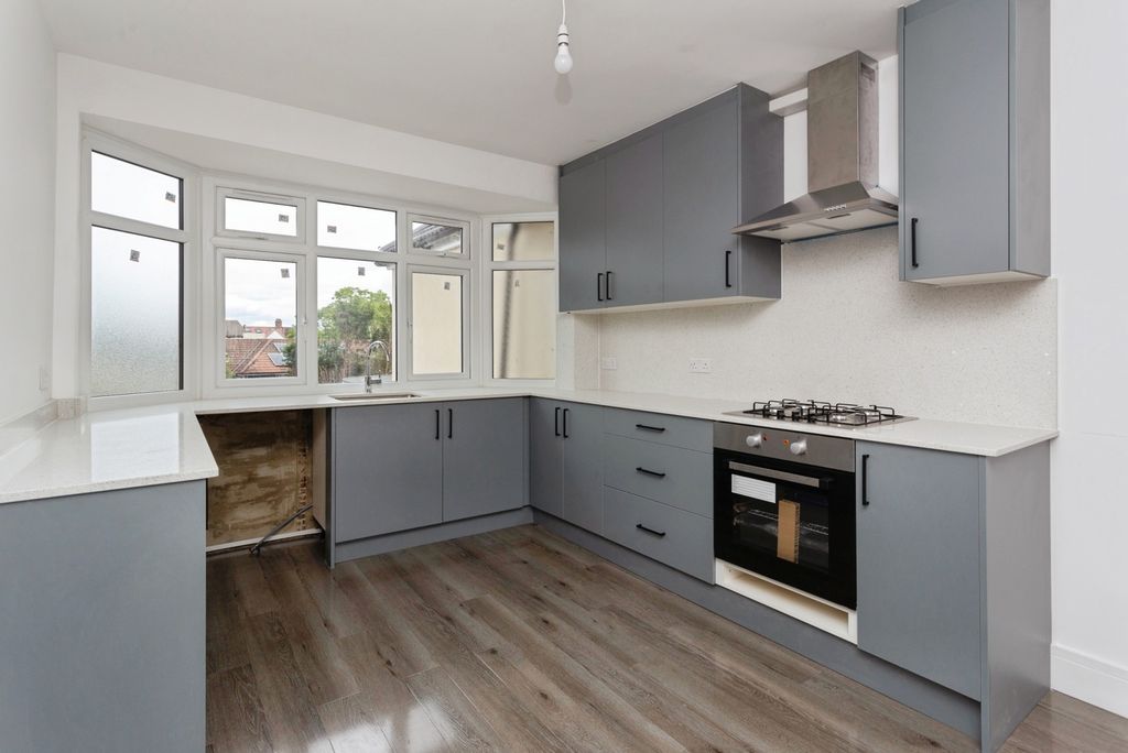 Property photo 2 of 11 Reception/Kitchen