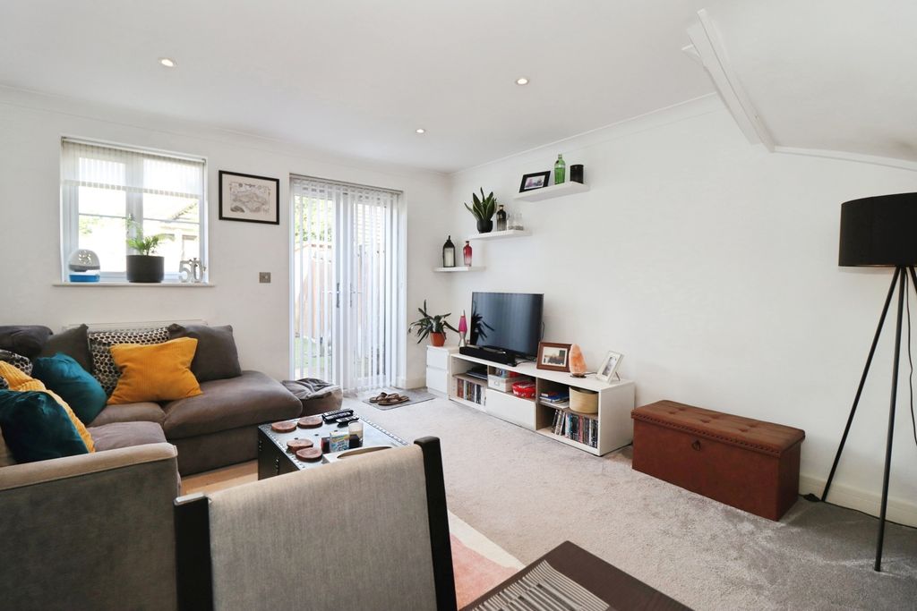 Property photo 2 of 12 Pbox-Img.Jpg