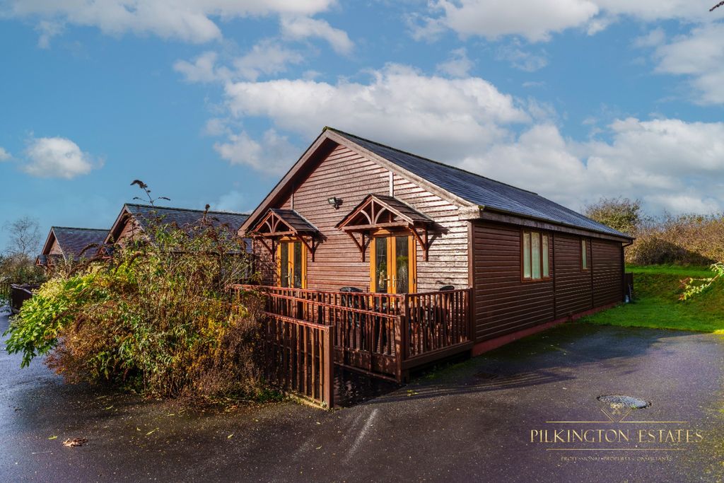 Property photo 1 of 17 4699821