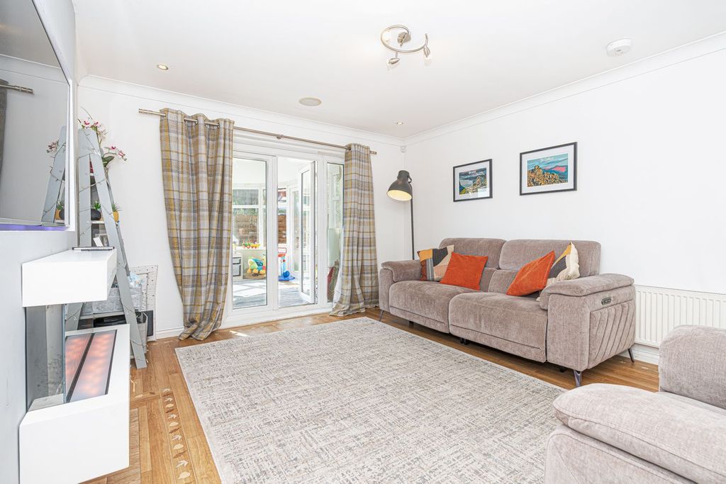 Property photo 3 of 31